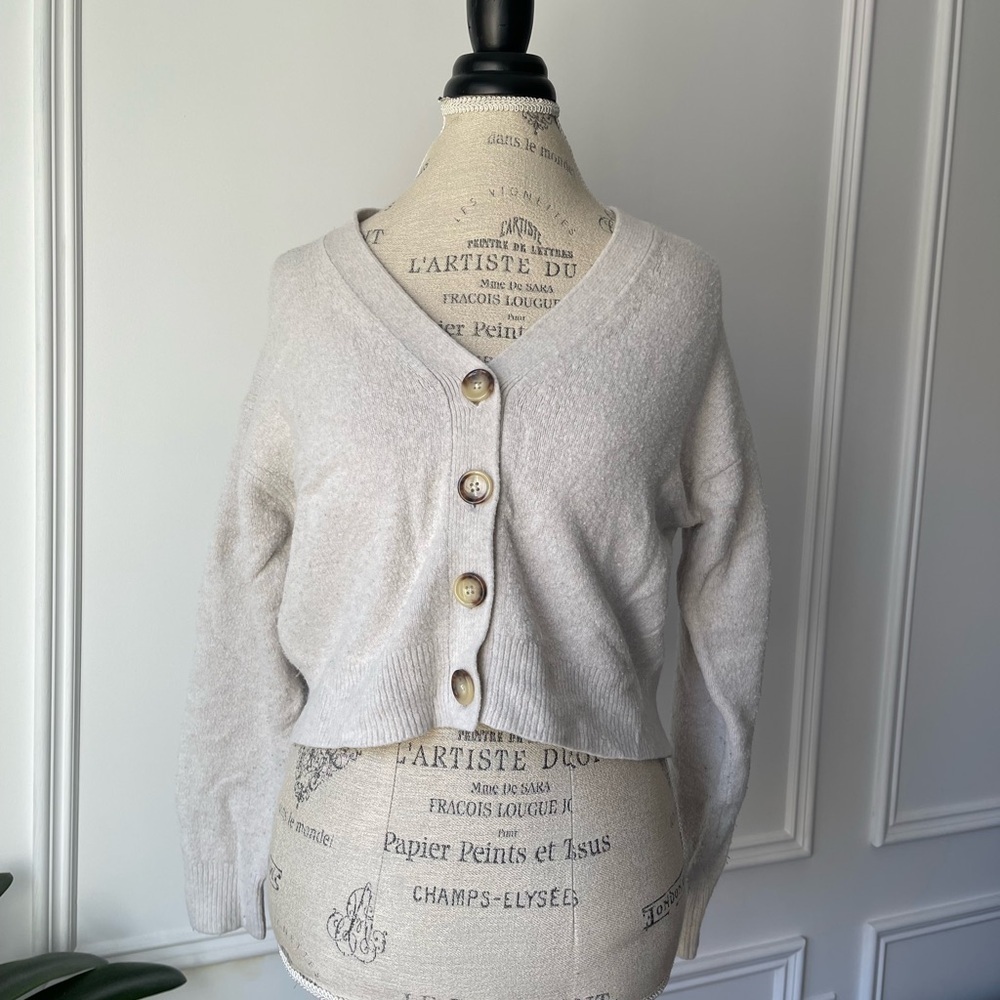 4/$20 🧡 Uniqlo Cream Women's Cardigan